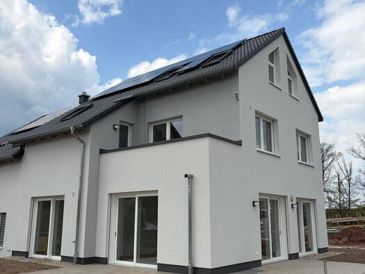 Doppelhaushälfte zum Kauf provisionsfrei 1.027.000 € 6,5 Zimmer 191 m² 385 m² Grundstück frei ab 01.07.2027 Steinbach Herzogenaurach 91074