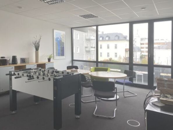 Bürofläche zur Miete 4.277 € 8 Zimmer 329 m²<br/>Bürofläche Innerer Osten Regensburg 93055