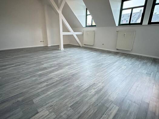 Wohnung zur Miete 250 € 1 Zimmer 47,2 m² Dachgeschoss, 4. Geschoss frei ab 01.10.2025 Weststraße 112 Altendorf Chemnitz 09116