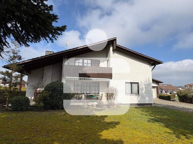 Einfamilienhaus zum Kauf 369.000 € 7 Zimmer 197 m² 1.038 m² Grundstück Neuhaus 94152