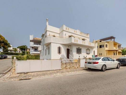 Haus zum Kauf 1.200.000 € 3 Zimmer 226,1 m² 181 m² Grundstück Loulé (São Clemente) 8215-421