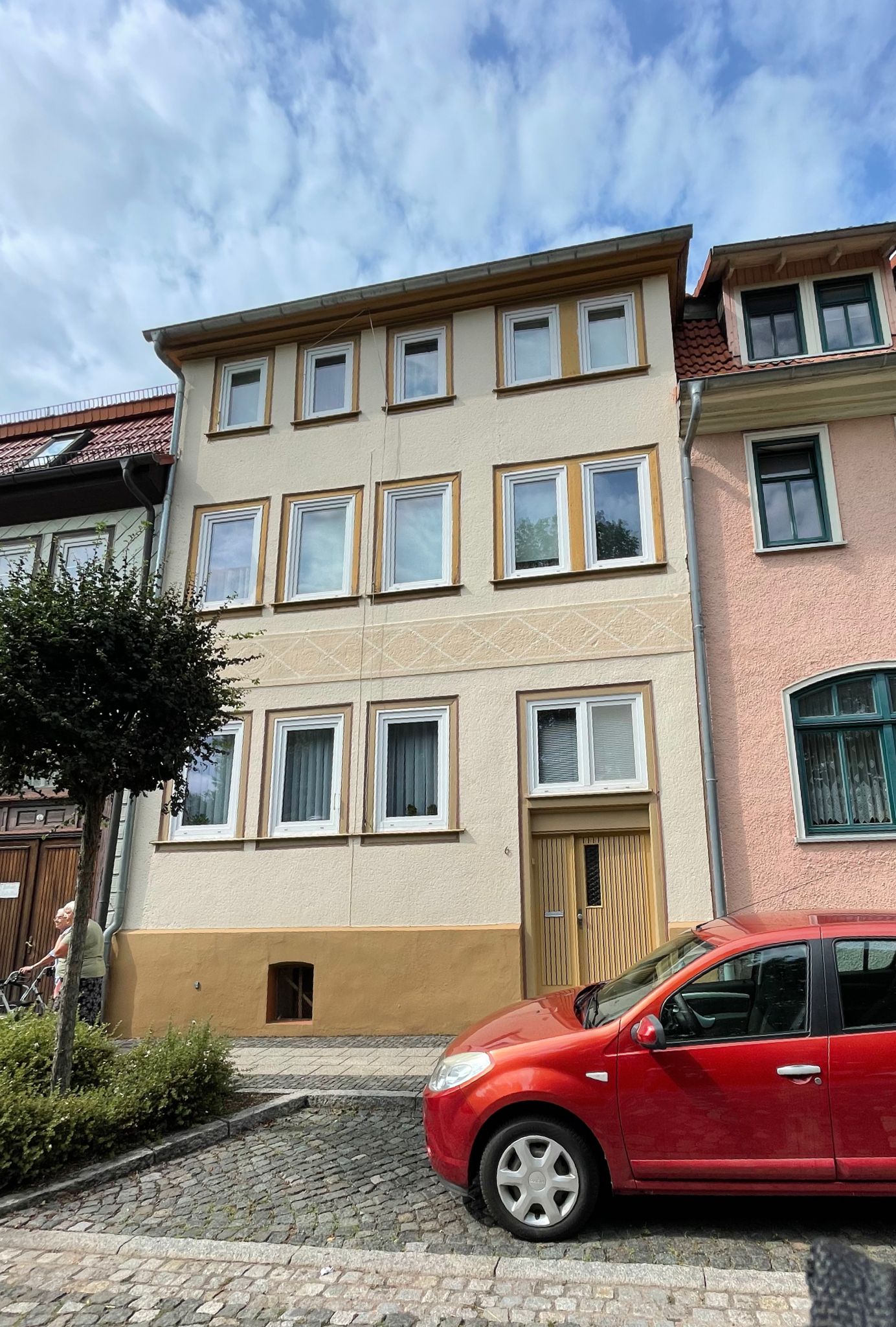 Reihenmittelhaus zum Kauf 100.000 € 12 Zimmer 280 m²<br/>Wohnfläche 306 m²<br/>Grundstück 01.12.2024<br/>Verfügbarkeit Ohrdruf 99885