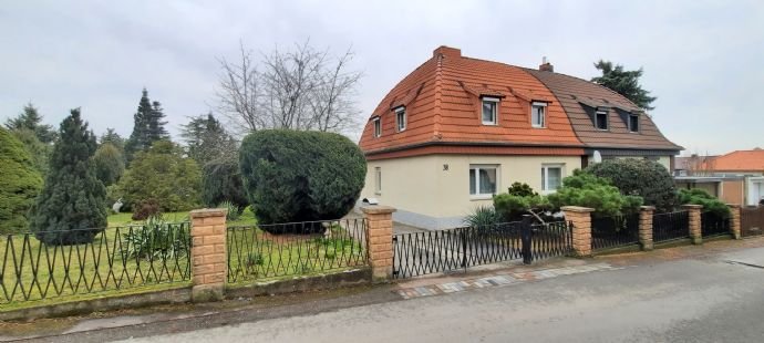 Doppelhaushälfte zum Kauf 307.000 € 7 Zimmer 160 m²<br/>Wohnfläche 570 m²<br/>Grundstück Angersdorf Teutschenthal 06179