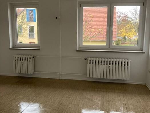 Lagerhalle zur Miete 350 € 41 m² Lagerfläche Anger 4 Niederzimmern 99428