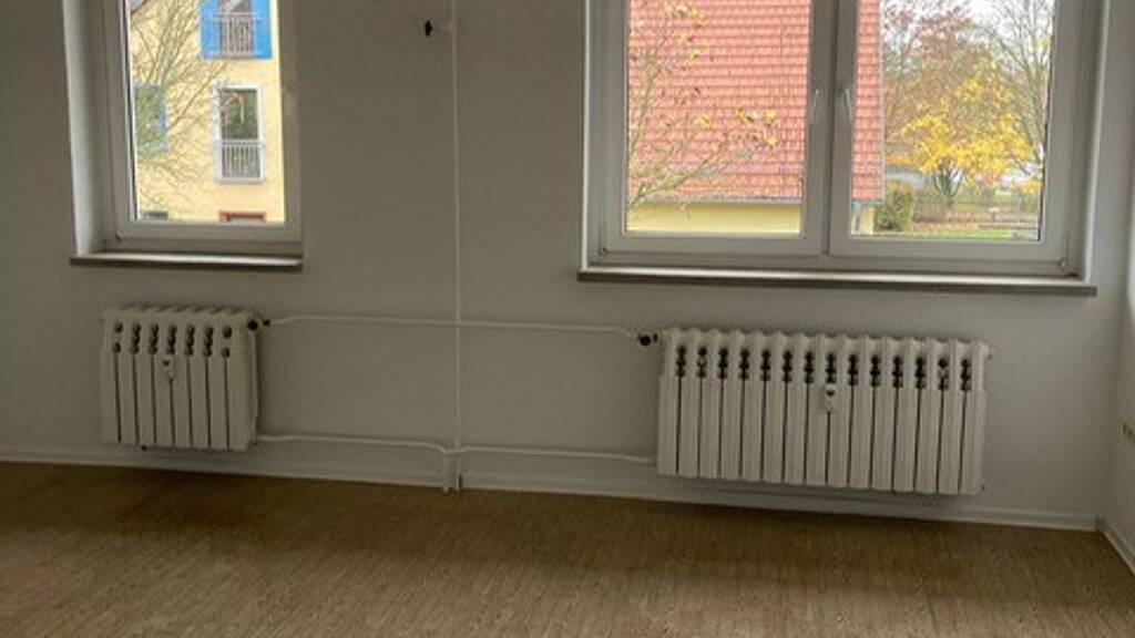 Lagerhalle zur Miete 350 € 41 m² Lagerfläche Anger 4 Niederzimmern 99428