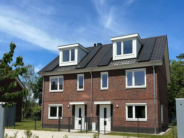 Doppelhaushälfte zum Kauf - Erstbezug provisionsfrei 418.000 € 5 Zimmer 118 m² 383 m² Grundstück Naunhof 04683