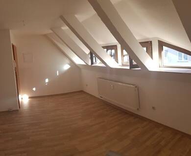 Wohnung zur Miete 255 € 1 Zimmer 33 m² Dachgeschoss, 3. Geschoss frei ab sofort Bautzener Str. 61 Innenstadt Görlitz 02826