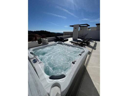 Penthouse zur Miete 3.900 € 3 Zimmer 230 m² 2. Geschoss Istán 29611