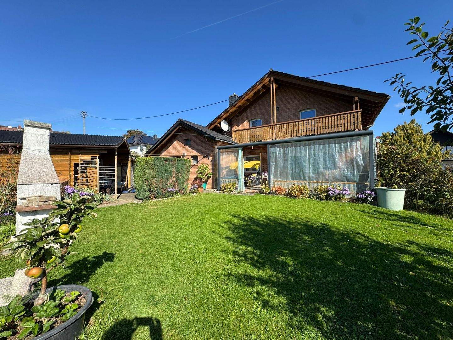 Immobilie in Bitzen - Gepflegtes Einfamilienhaus im Grünen mit viel Potential für Familien - Bild 2