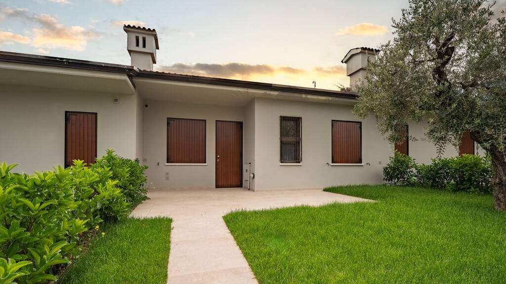 Doppelhaushälfte zum Kauf 370.000 € 3 Zimmer 63,9 m² 220 m² Grundstück Viale Michelangelo 150 Desenzano del Garda 25015