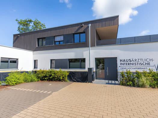 Bürogebäude zum Kauf als Kapitalanlage geeignet 1.498.000 € 18 Zimmer 491,6 m² 964 m² Grundstück Babenhausen 87727