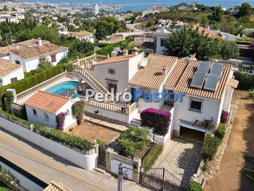 Chalet zum Kauf 645.000 € 3 Zimmer 226 m² 724 m² Grundstück Carrer del Ciclamen 5 Dénia 03700