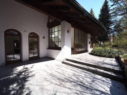 Haus zum Kauf 7 Zimmer 292 m² 795 m² Grundstück Neu-Ulm 89233