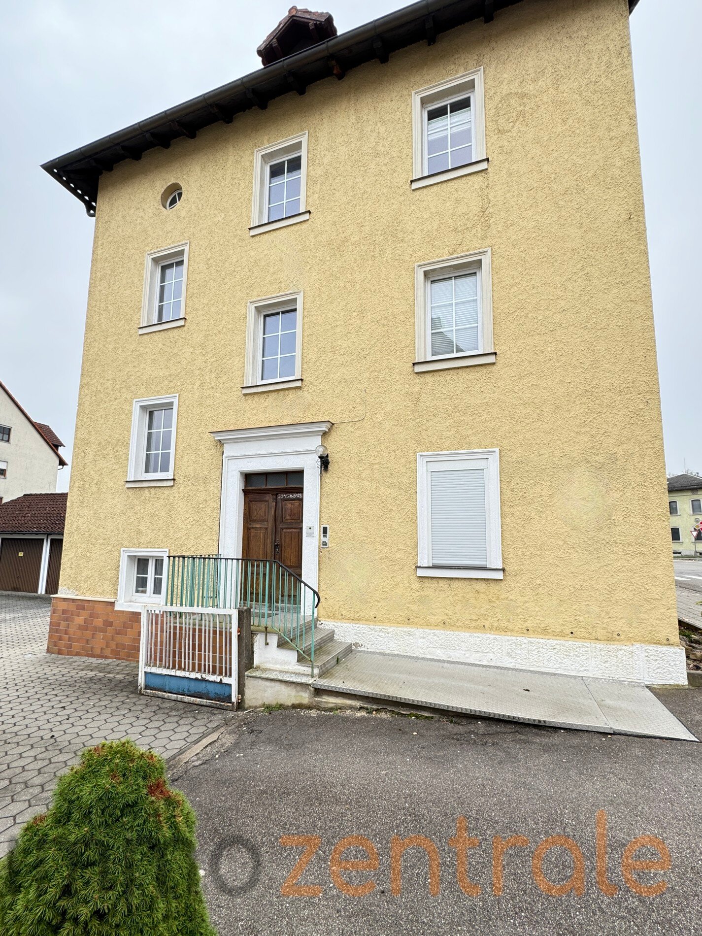 Haus zum Kauf 549.000 € 14 Zimmer 250 m²<br/>Wohnfläche 600 m²<br/>Grundstück Treuchtlingen Treuchtlingen 91757