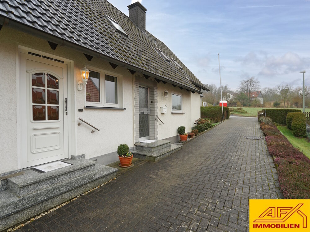 Mehrfamilienhaus zum Kauf 330.000 € 10 Zimmer 210 m²<br/>Wohnfläche 1.050 m²<br/>Grundstück Oelinghausen Arnsberg / Holzen 59757