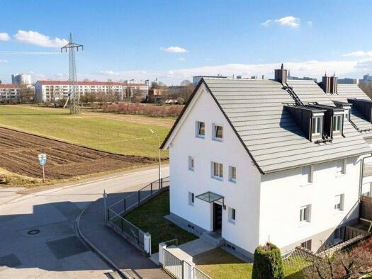 Mehrfamilienhaus zum Kauf 1.350.000 € 8,5 Zimmer 190 m² 274 m² Grundstück Feldmoching-Hasenbergl München / Feldmoching 80995