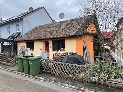 Einfamilienhaus zum Kauf 249.000 € 4 Zimmer 85 m² 193 m² Grundstück frei ab sofort Lerchenweg 12 Wachendorf Cadolzburg 90556