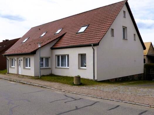 Mehrfamilienhaus zum Kauf 299.000 € 11 Zimmer 282 m² 1.044 m² Grundstück Userin Userin / Groß Quassow 17237