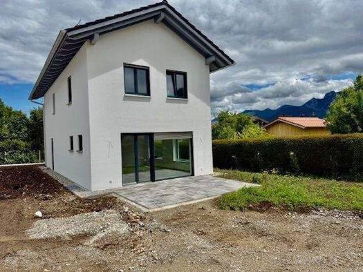 Einfamilienhaus zur Miete - Erstbezug 2.400 € 4 Zimmer 113 m² 430 m² Grundstück frei ab 01.09.2026 Brannenburg 83098