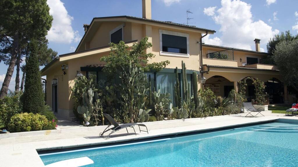 Villa zum Kauf 15 Zimmer 900 m² 2.000 m² Grundstück Via di Valle Vescovo Rome 00189