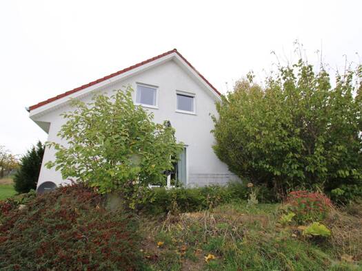 Einfamilienhaus zum Kauf 285.000 € 4,5 Zimmer 140 m² 1.050 m² Grundstück frei ab sofort Bad Tennstedt 99955