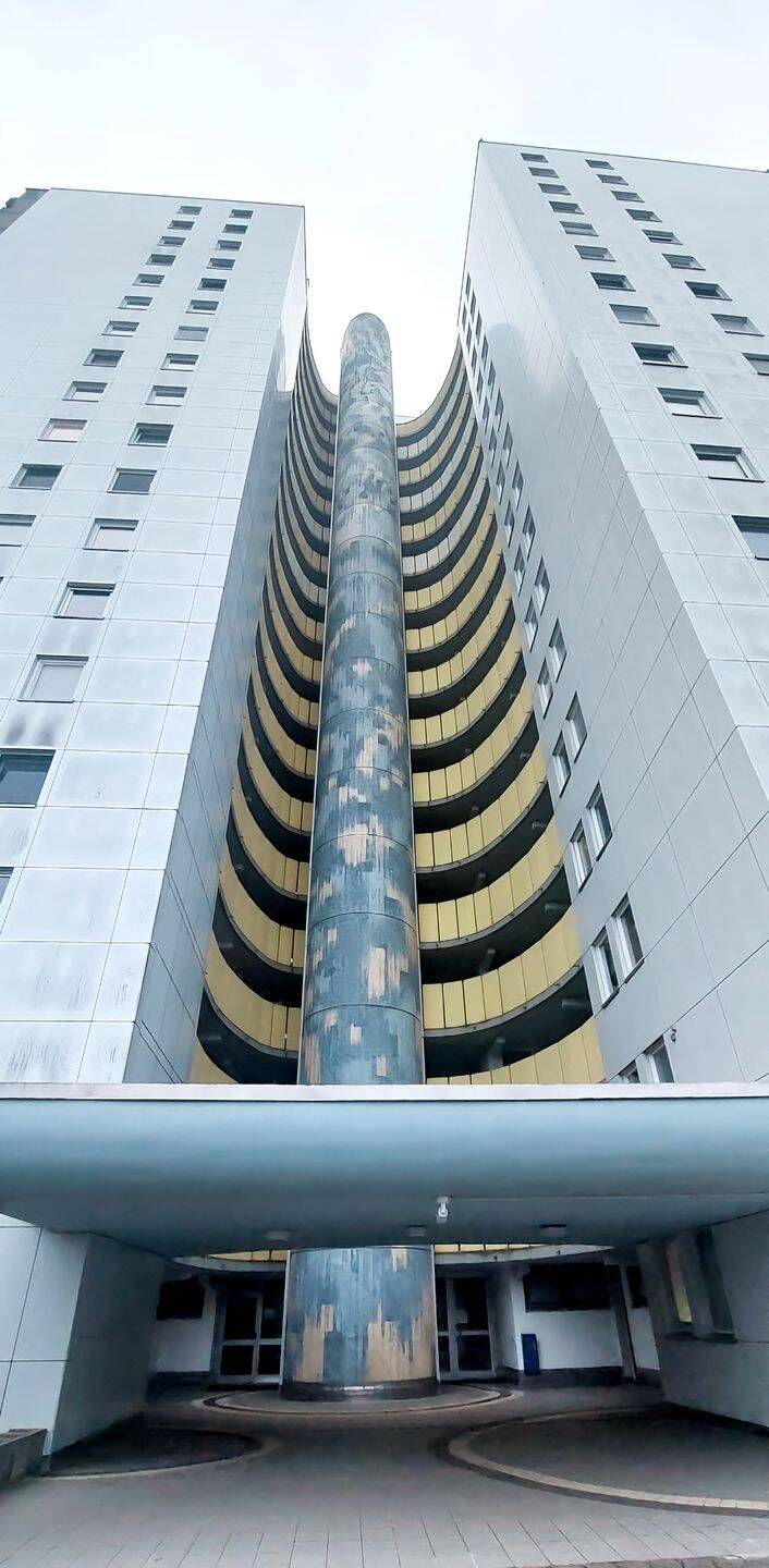 4 Zimmer Wohnung mit Balkon und offener Parkplatz