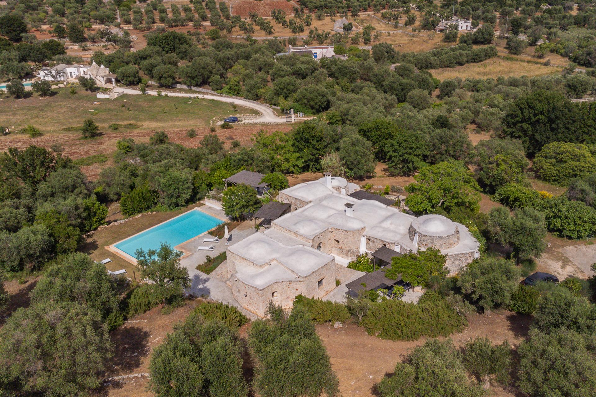 Villa zum Kauf 1.585.000 € 5 Zimmer 40 m²<br/>Wohnfläche 25.600 m²<br/>Grundstück Unnamed Road Ostuni 72017