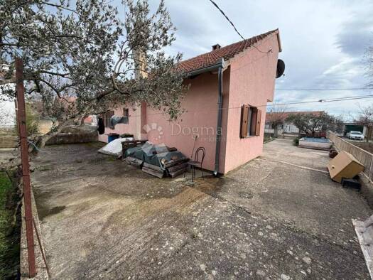 Haus zur Miete 850 € 3 Zimmer 100 m² Kistanje