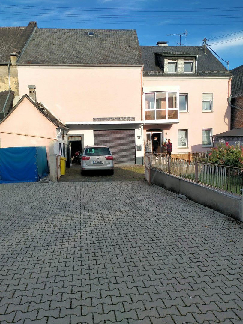 Einfamilienhaus zum Kauf provisionsfrei 199.000 € 8 Zimmer 160 m²<br/>Wohnfläche 400 m²<br/>Grundstück Aarstr. 41 Niederneisen 65629