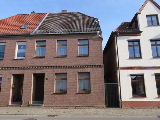 Doppelhaushälfte zum Kauf 179.000 € 4 Zimmer 139 m² 283 m² Grundstück frei ab sofort Hagenow 19230