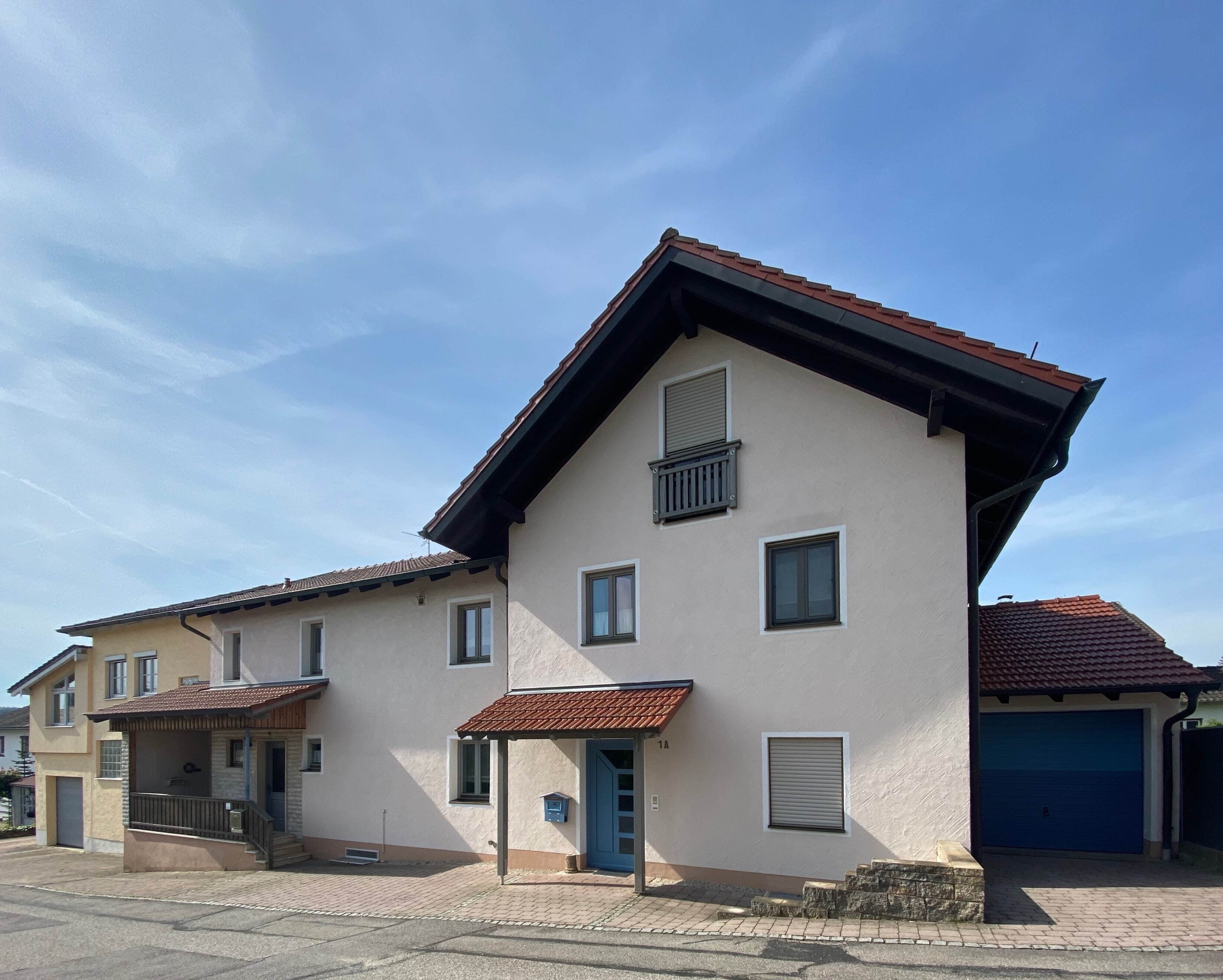 Mehrfamilienhaus zum Kauf 799.000 € 14 Zimmer 341 m²<br/>Wohnfläche 747 m²<br/>Grundstück ab sofort<br/>Verfügbarkeit Reischach Reischach 84571