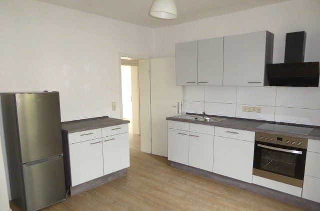 Wohnung zur Miete 292 € 2 Zimmer 53,2 m²<br/>Wohnfläche 2.<br/>Geschoss Gartenstraße 38 Neundorfer Vorstadt Plauen 08523