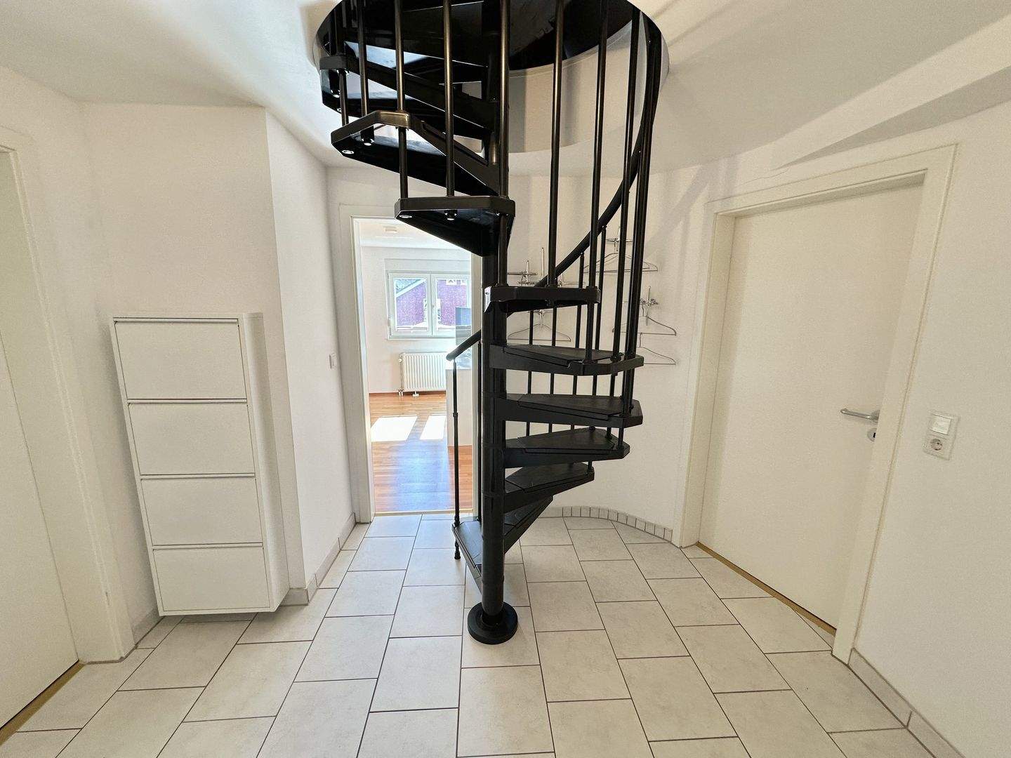 Immobilie in Bodman-Ludwigshafen - Charmante Maisonette-Wohnung in Bodenseenähe - stilvoll renoviert & sofort bezugsfrei - Bild 1