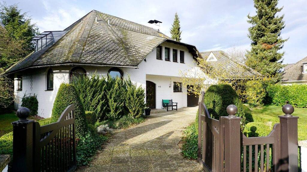 Isernhagen HB - Großzügige Villa im Splitlevelstil auf großem Grundstück