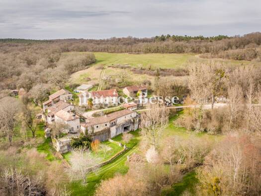 Einfamilienhaus zum Kauf 1.990.000 € 20 Zimmer 470 m² 310.676 m² Grundstück Saint Cybard-Houmeau Angoulême 16000