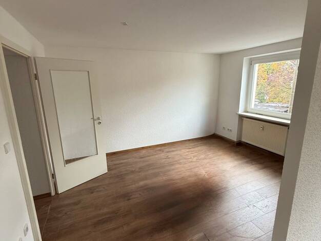 Wohnung zur Miete 300 € 2 Zimmer 46 m² 1. Geschoss frei ab 01.11.2026 Elsterstraße 19 B Ammendorf-Beesen Halle (Saale) 06132