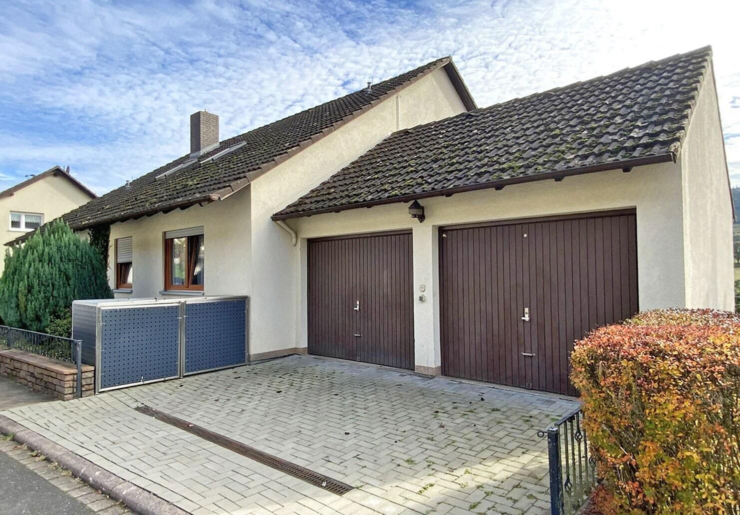 Mehrfamilienhaus zum Kauf als Kapitalanlage geeignet 480.000 € 9 Zimmer 263,6 m²<br/>Wohnfläche 1.089 m²<br/>Grundstück Laudenbach 63925