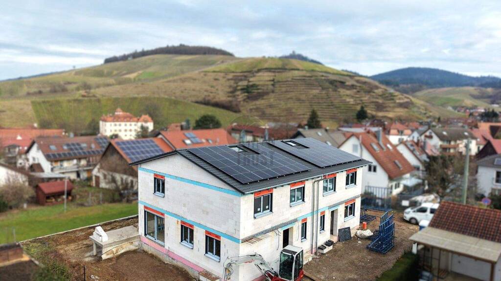 Doppelhaushälfte zum Kauf - Erstbezug 890.000 € 6,5 Zimmer 198 m² 385 m² Grundstück Neuweier Baden-Baden / Neuweier 76534