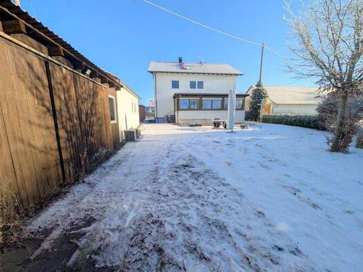 Haus zum Kauf 625.000 € 7,5 Zimmer 216 m² 1.372 m² Grundstück frei ab sofort Stockachstraße 14 Sirchingen Bad Urach 72574