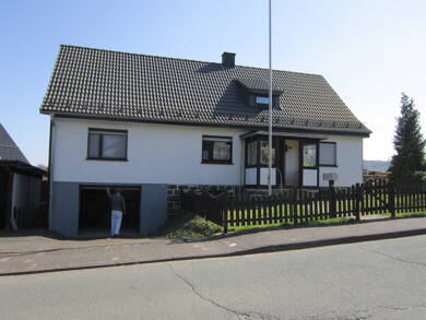 Mehrfamilienhaus zum Kauf 175.000 € 8 Zimmer 165 m² 1.200 m² Grundstück Wunderthauser Straße 19 Hallenberg Hallenberg 59969