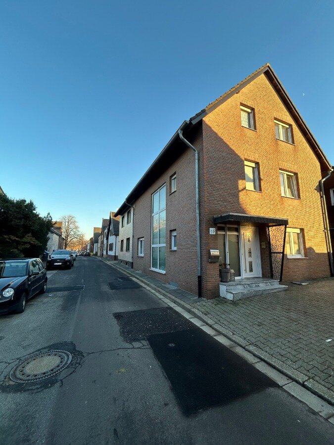 Reihenendhaus zum Kauf 339.000 € 6 Zimmer 165 m²<br/>Wohnfläche 818 m²<br/>Grundstück Gindorf Grevenbroich 41517