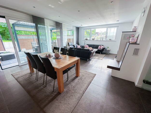 Einfamilienhaus zum Kauf provisionsfrei 1.275.000 € 7 Zimmer 300 m² 568 m² Grundstück frei ab 01.11.2025 Gerbrunn  Würzburg 97218
