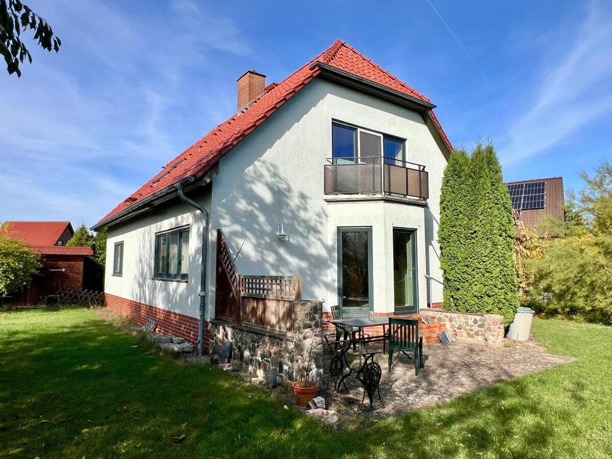 Einfamilienhaus zum Kauf 385.000 € 4 Zimmer 160 m²<br/>Wohnfläche 923 m²<br/>Grundstück Stadtgebiet West Neubrandenburg 17033