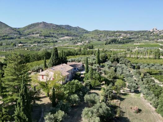 Schloss zum Kauf 1.272.000 € 227,9 m² 54.815 m² Grundstück Caromb 84330