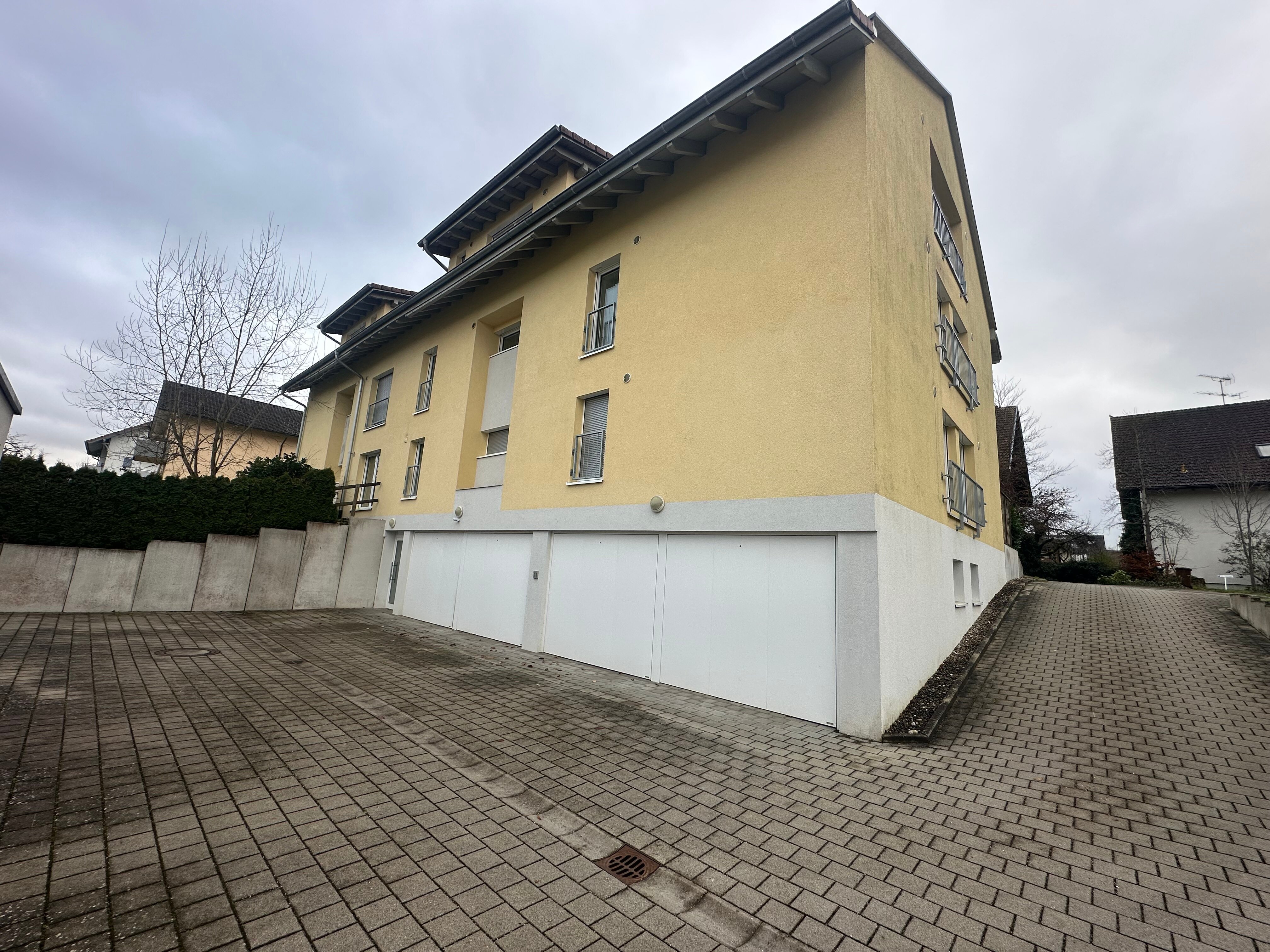 Wohnung zur Miete 875 € 3,5 Zimmer 76 m²<br/>Wohnfläche 2.<br/>Geschoss ab sofort<br/>Verfügbarkeit Gartenstrasse 5a Jestetten Jestetten 79798