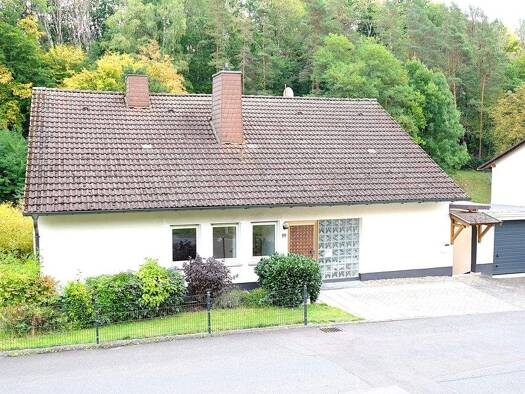 Mehrfamilienhaus zum Kauf 300.000 € 7 Zimmer 208 m² 1.323 m² Grundstück Heenes Bad Hersfeld 36251