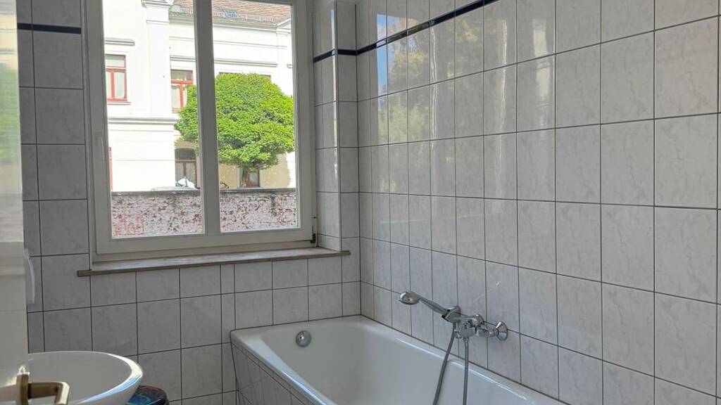 Wohnung zur Miete 300 € 2 Zimmer 55 m² EG frei ab sofort Weststraße Reichenbach 08468