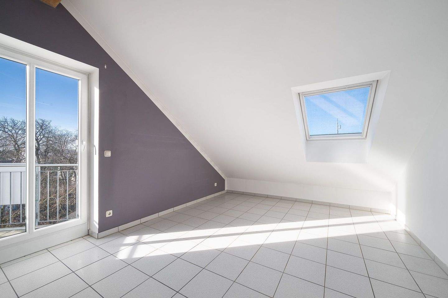 Immobilie in Feldkirchen - Helle 3,5-Zimmer Dachgeschosswohnung mit Galerie und Balkon in Feldkirchen - Bild 1