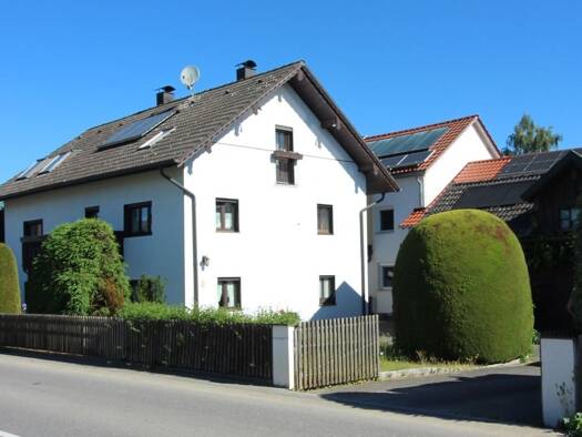 Einfamilienhaus zum Kauf 239.000 € 7 Zimmer 239 m² 1.333 m² Grundstück Göttersdorf Osterhofen 94486