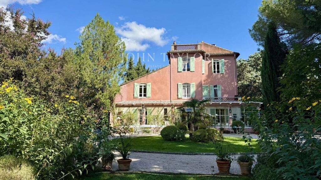 Einfamilienhaus zum Kauf provisionsfrei 1.350.000 € 16 Zimmer 648 m² 32.851 m² Grundstück Orgon 13660